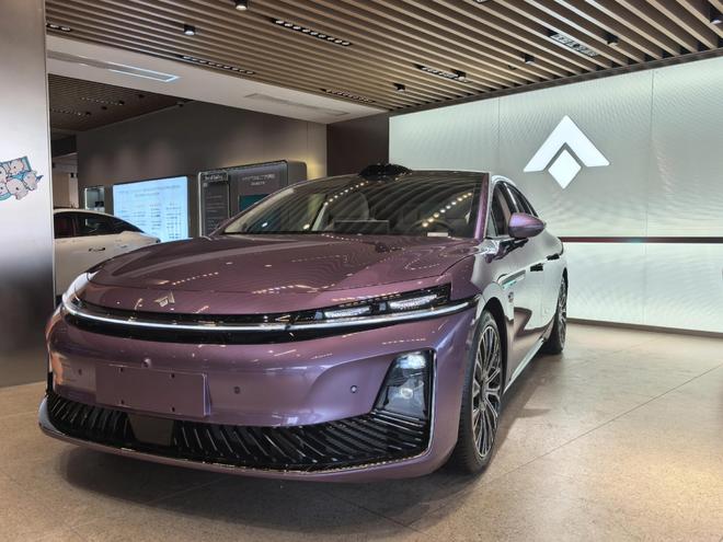 奔驰E级+四座配15T增程+电磁悬架冰球