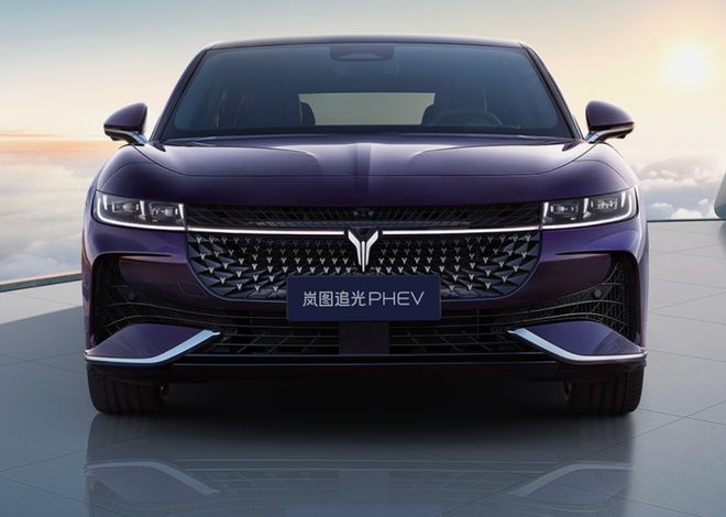 售2799万起定位中大型豪华轿车冰球突破